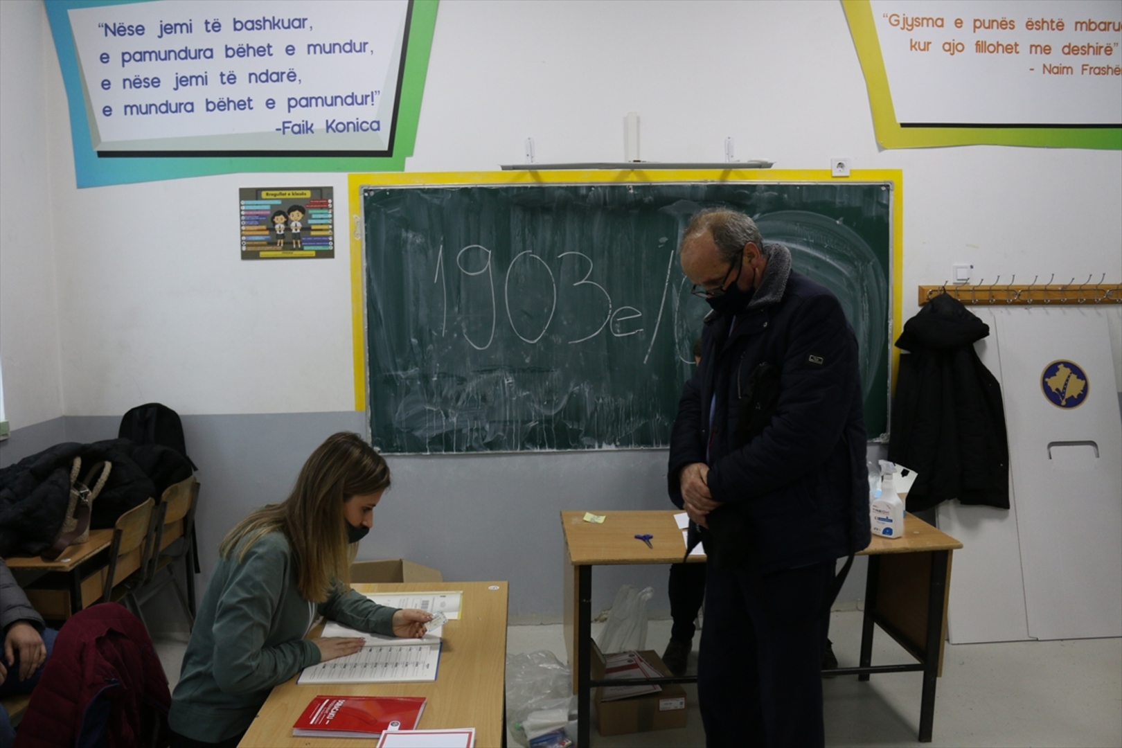 Počeli izbori na Kosovu. Aljbin Kurti favorit - slika 4